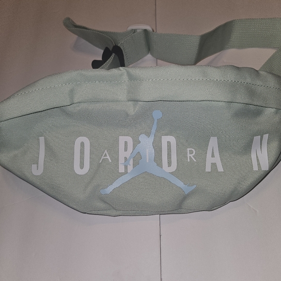 Nike Jordan Crossbody Waist Bag/Hip Pack Unisex Small (Pistachio Frost) - Picture 3 of 12